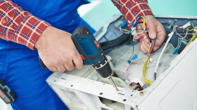 Yunusemre Electrolux Electrolux çamaşır makinesi kart tamiri – Su almama arızası orijinal parça ile giderildi. - Teknik servis örneği